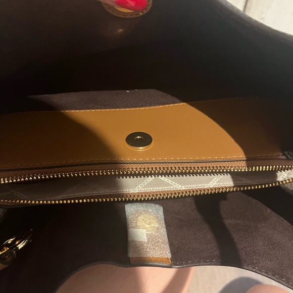 Michael Kors Hobo Bag - Classic Pattern - Picture 4 of 9